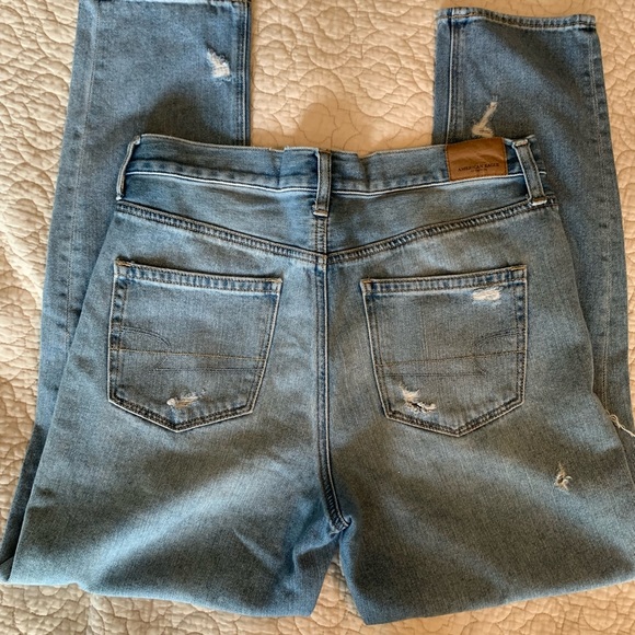 AE distressed mom jean - Picture 10 of 11